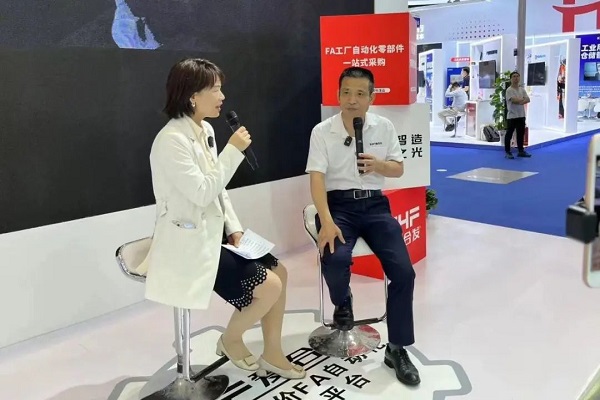 現(xiàn)場(chǎng)直播，暢談發(fā)展
